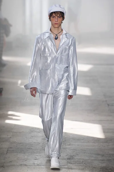 Look 27